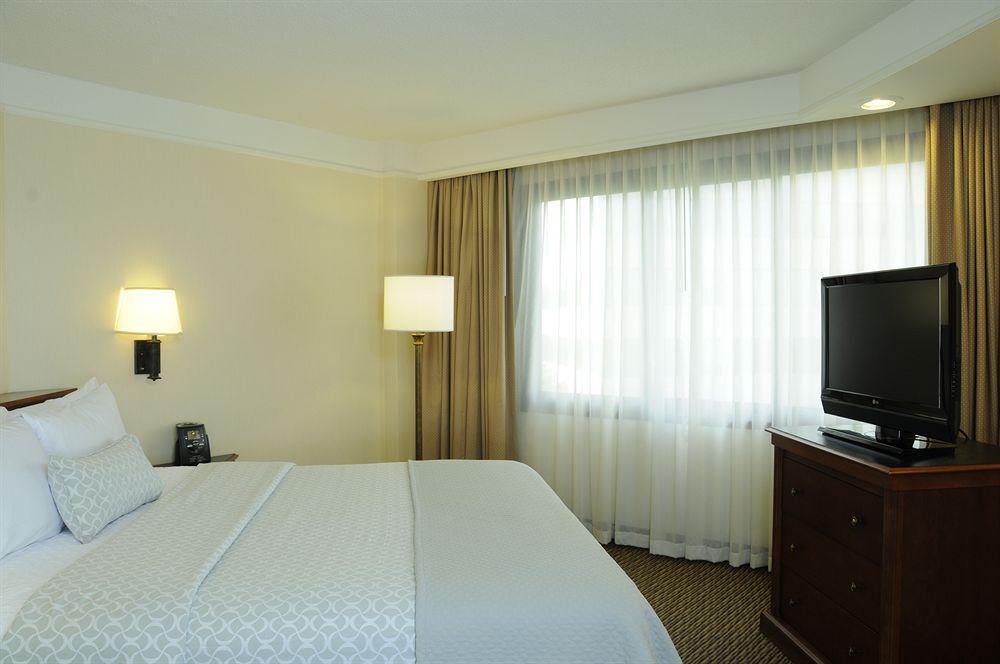 Embassy Suites Tysons Corner Habitación foto