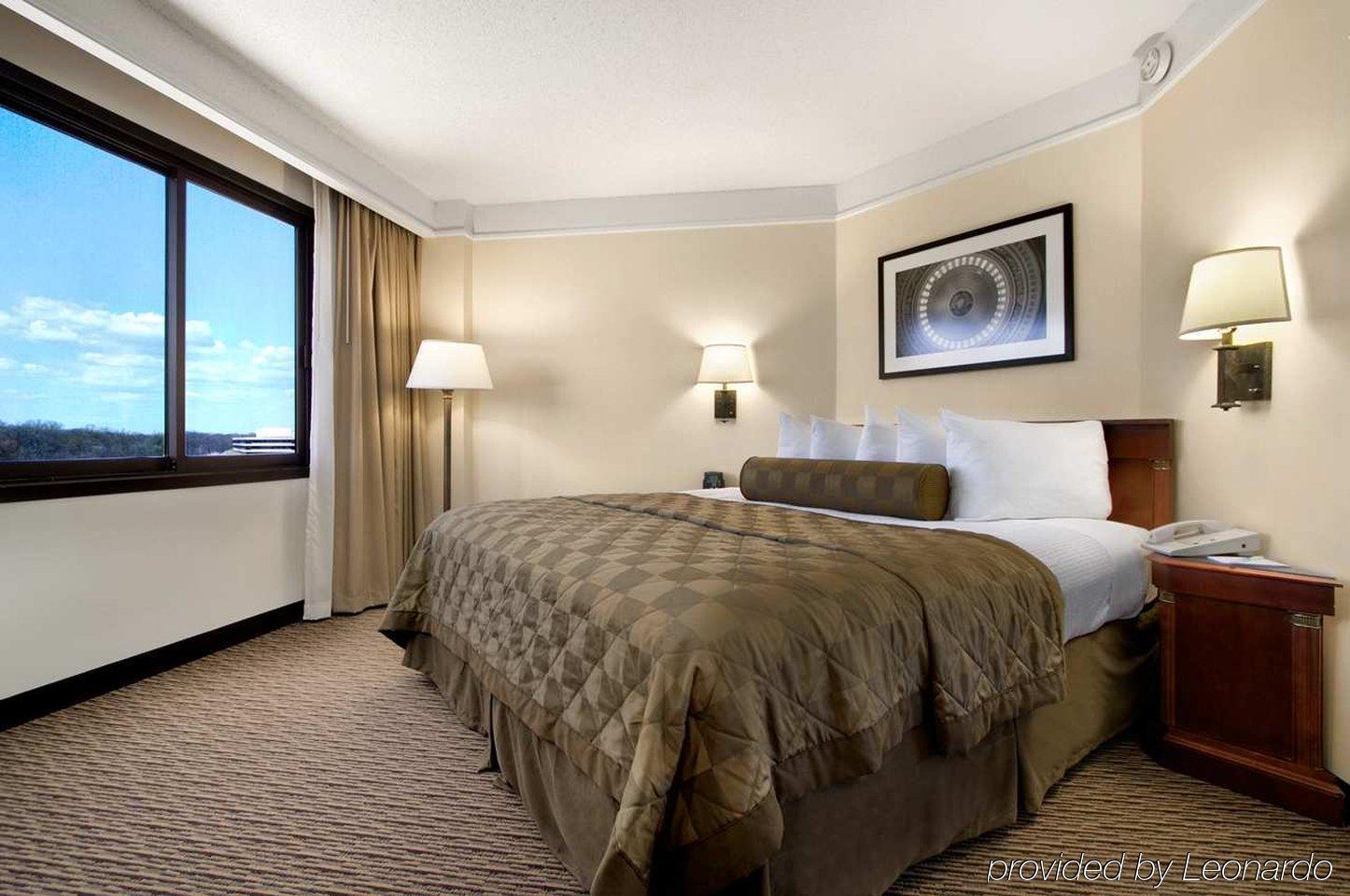 Embassy Suites Tysons Corner Habitación foto