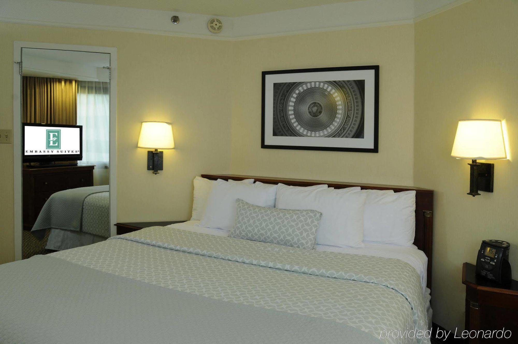 Embassy Suites Tysons Corner Habitación foto